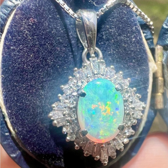 1.11ct solid platinum genuine opal/VS Diamond necklace - Picture 5 of 12